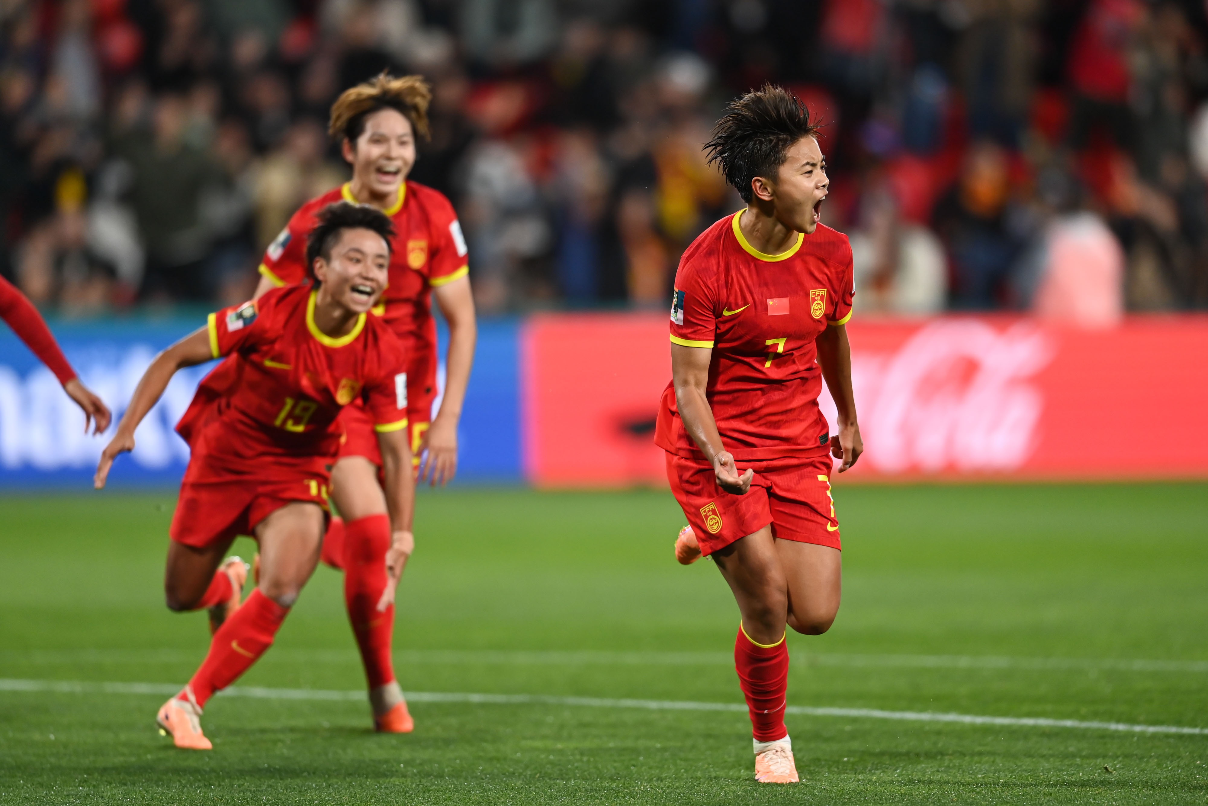 世俱杯-再次登上巅峰，中国女足取得胜利的简单介绍