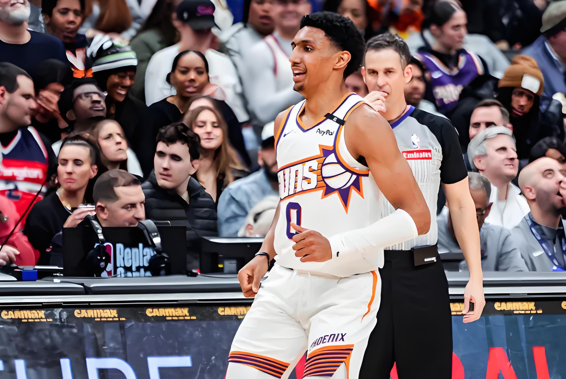 太阳队击败雷霆队，布克贡献全场最高32分