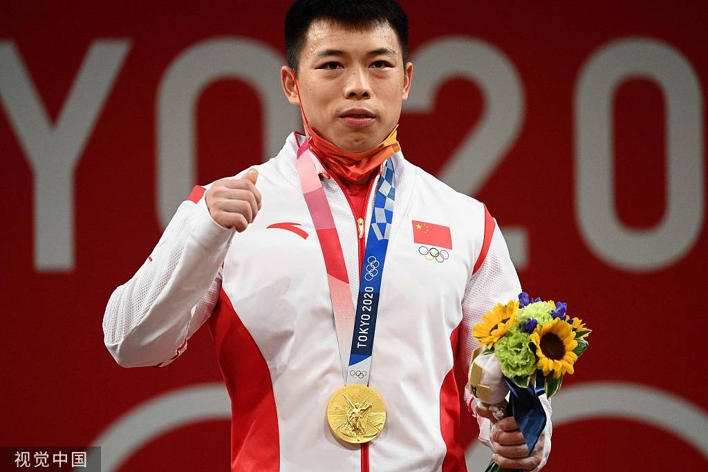 世俱杯时间-瑞典选手生龙活虎，不畏艰难夺得亚军领奖