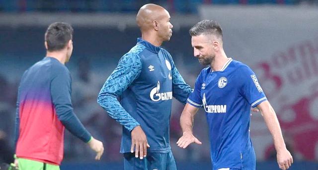 沙尔克04主帅下课，球队面临重组