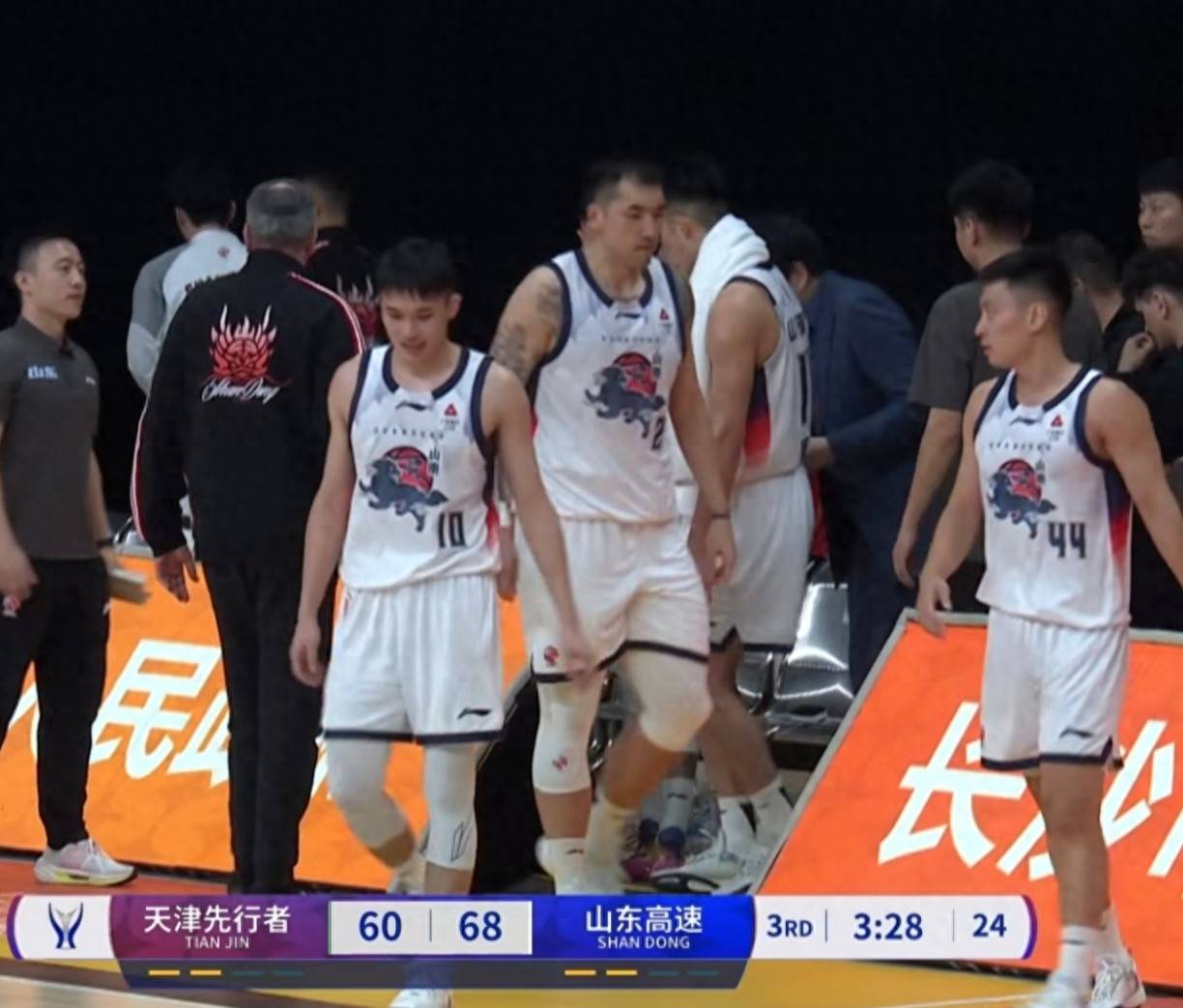 包含广州队碾压雷霆,陶汉林高光表现的词条 包含广州队碾压雷霆,陶汉林高光表现的词条