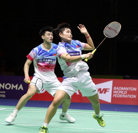 马来西亚队完胜印尼队，黄鸭组合统治全场的简单介绍