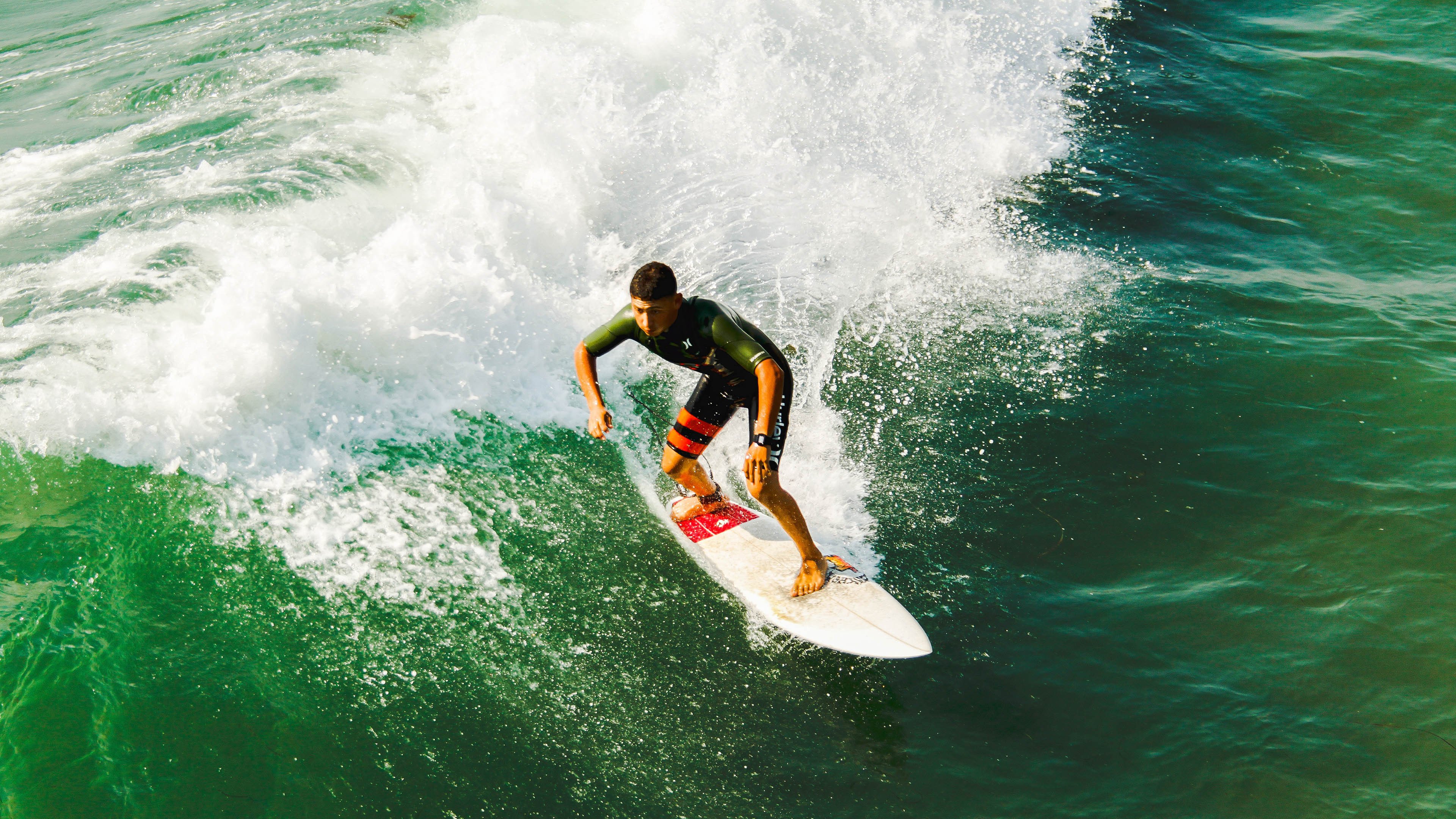 帷幕为谁而启？马丁内利，或压力之下的寒锋绽放