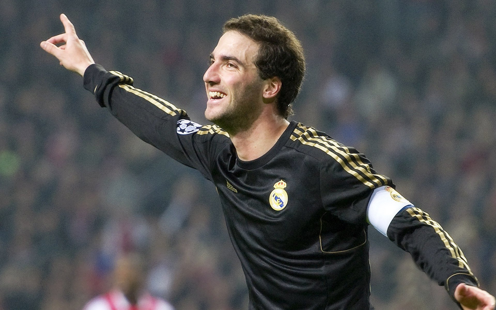 拉斯维加斯之夜，红牛二队颠覆格局，勒克莱尔激情点燃赛道