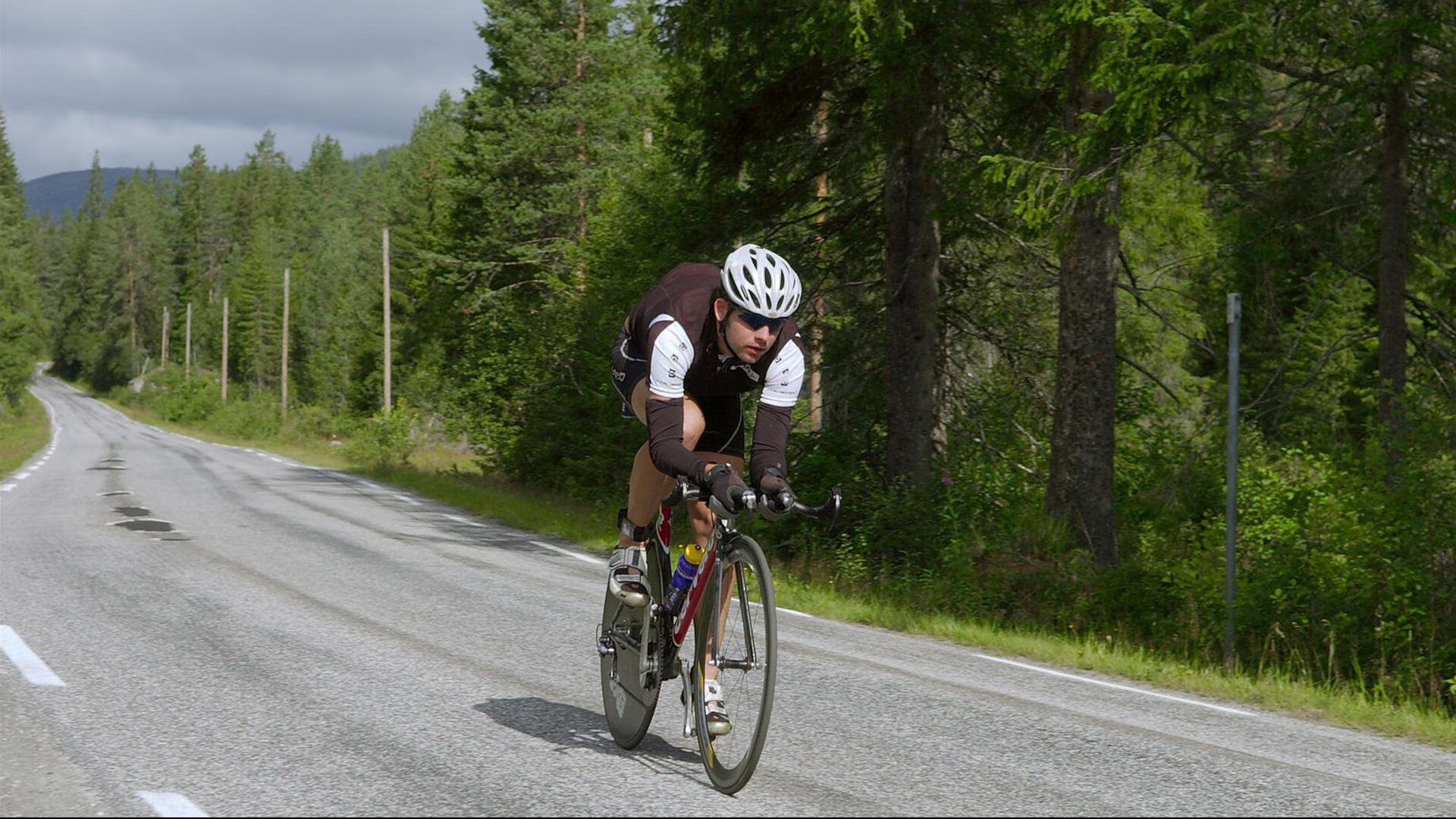 世俱杯改制-红牛铁蹄踏碎银箭，拉塞尔率队加冕，一场策略与勇气的双重胜利